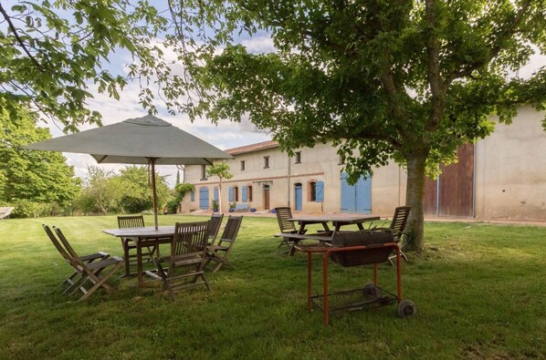 Outdoor dining - La Ralle - DONNEVILLE (DONNEVILLE)
