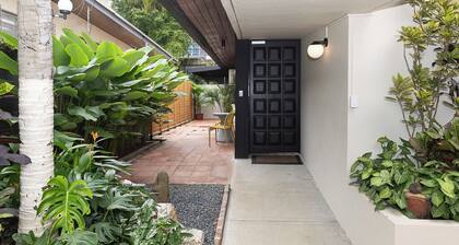 Downtown Villa with Private Pool & Bar