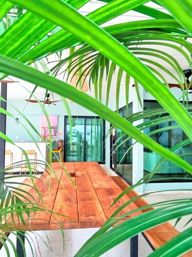 Downtown Villa with Private Pool & Bar