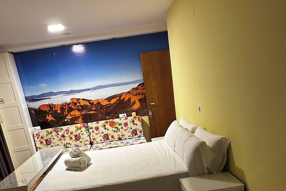 1 slaapkamer, donzen dekbedden, individueel gedecoreerd