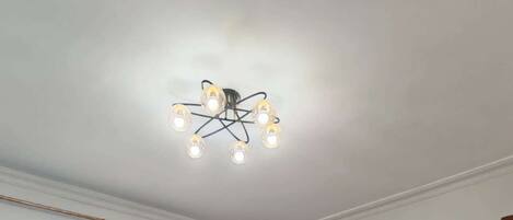 3 dormitoris, planxa i posts de planxar i roba de llit