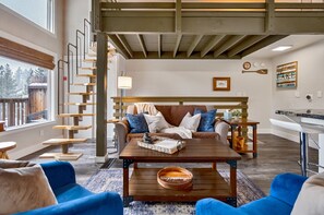 Smart TV, fireplace - Mountain Escape Near Heavenly Lodge | Sleeps 8 (Stateline)