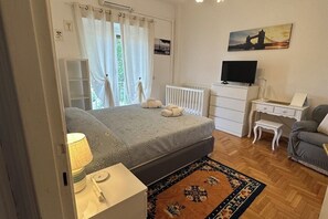1 bedroom, iron/ironing board, WiFi, bed sheets - The Flower Garden at Tanya's (Roma)