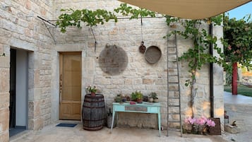 Family Quadruple Room, Garden View | Soundproofing, iron/ironing board, free WiFi, bed sheets