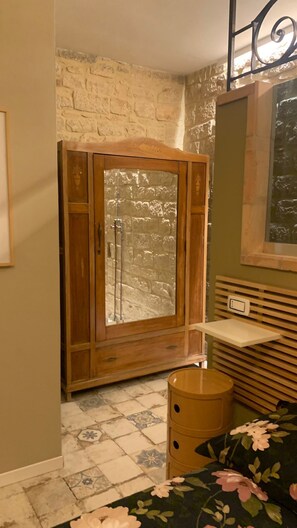 Desk, soundproofing, iron/ironing board, free WiFi - Richiami di Sicilia (Modica)