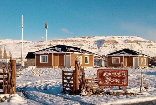 Vista frontal de la propiedad