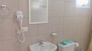 Doccia, set di cortesia gratuito, asciugacapelli, asciugamani