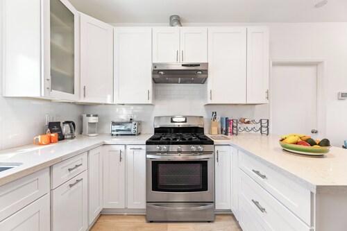 North Hills Private Guest Cottage, Laundry, Wi-Fi, Kitchen. Pets welcome