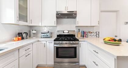 North Hills Private Guest Cottage, Laundry, Wi-Fi, Kitchen. Pets welcome