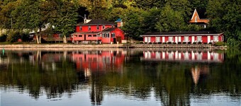 The Water's Edge Inn