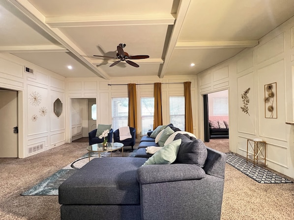 Smart TV, fireplace
