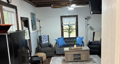 Harmons Landing charming 2 bedroom cabin Cross Creek
