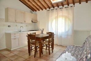 Interior - Studio apartment of about 35 square meters with air conditioning and heating, tastefully furnished and composed of a single room with equipped kitchenette, double bed, sofa bed and bathroom with shower and bidet.Located on the ground floor or first floor (Riparbella)