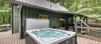 Lorelai's Lair-Hot Tub-Fire pit