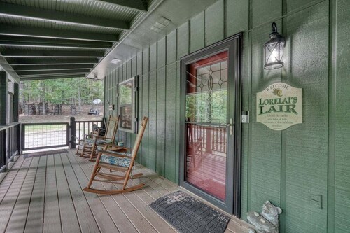 Lorelai's Lair-Hot Tub-Fire pit