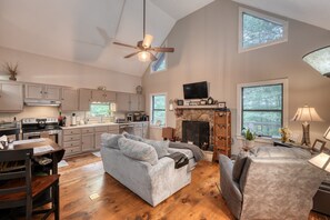 Smart TV, fireplace