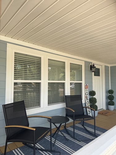 Deja Blue at the beach! within 1.5 mile from the beach with boat parking!!