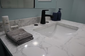 Shower, hair dryer, towels, soap - Deja Blue at the beach! within 1.5 mile from the beach with boat parking!! (Supply)