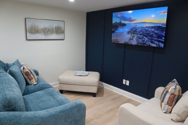 Smart TV, books - Deja Blue at the beach! within 1.5 mile from the beach with boat parking!! (Supply)