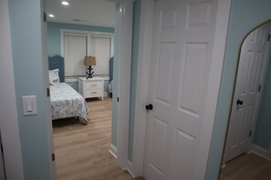 2 habitaciones, cuna de viaje, wifi gratis y ropa de cama