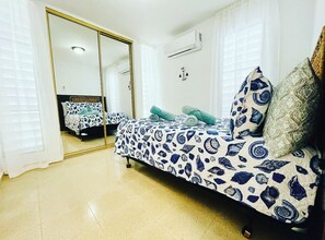 2 chambres, fer et planche à repasser, Wi-Fi, draps fournis