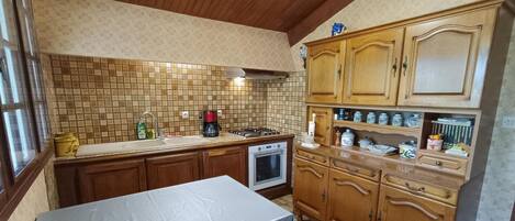 Kühlschrank, Mikrowelle, Ofen
