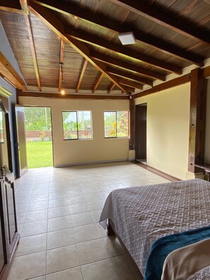 9 bedrooms, desk, free WiFi, bed sheets