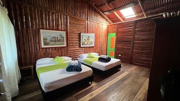 9 bedrooms, desk, free WiFi, bed sheets