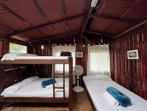 9 bedrooms, desk, free WiFi, bed sheets