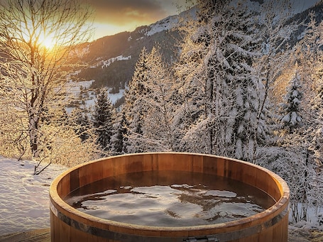 Outdoor spa tub. Chalet Le Jorat - mountain activities and calm in the Alps - OVO Network