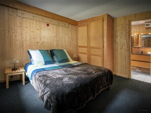 7 bedrooms, iron/ironing board, WiFi, bed sheets - Chalet Rochamour - mountain holiday for 14 with spa - OVO Network (Châtel)