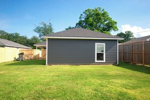 Exterior - Perfect Home for Traveling Nurses, Family Visits & Construction Workers (Gonzales)