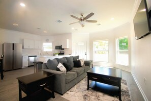 Smart TV - Perfect Home for Traveling Nurses, Family Visits & Construction Workers (Gonzales)