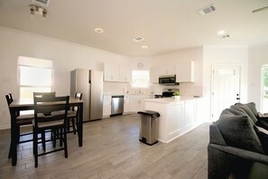 Interior - Perfect Home for Traveling Nurses, Family Visits & Construction Workers (Gonzales)