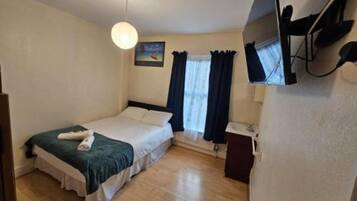 5 makuuhuonetta, silitysrauta/-lauta, Wi-Fi, vuodevaatteet