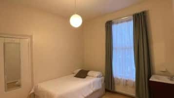 5 bedrooms, iron/ironing board, WiFi, bed sheets