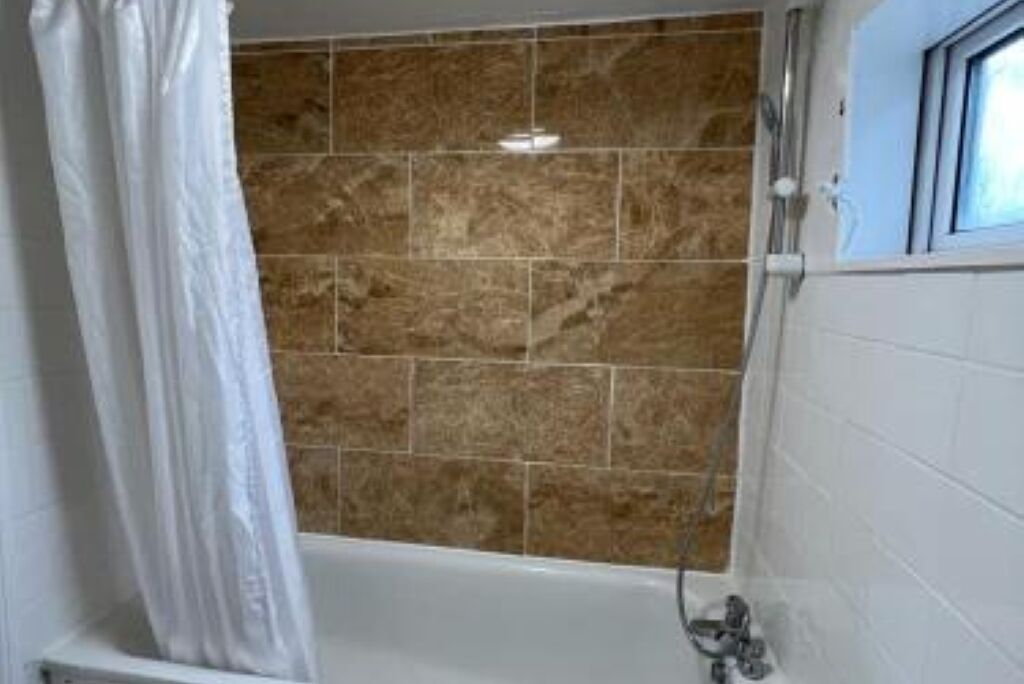 Dusche, Handtücher, Seife, Toilettenpapier