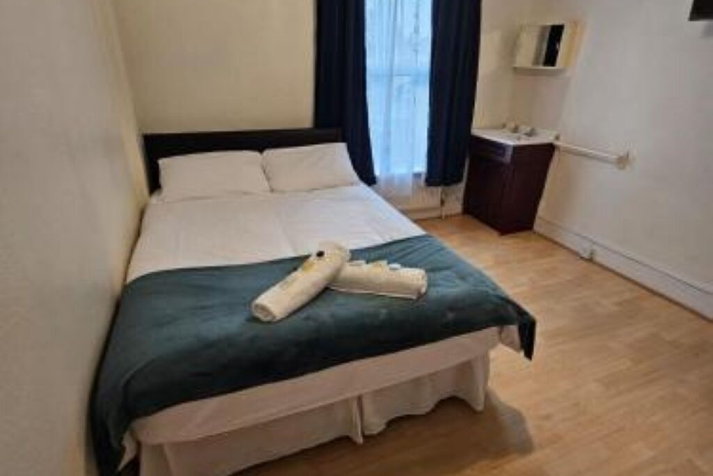 5 室のベッドルーム、アイロン / アイロン台、WiFi、ベッドシーツ