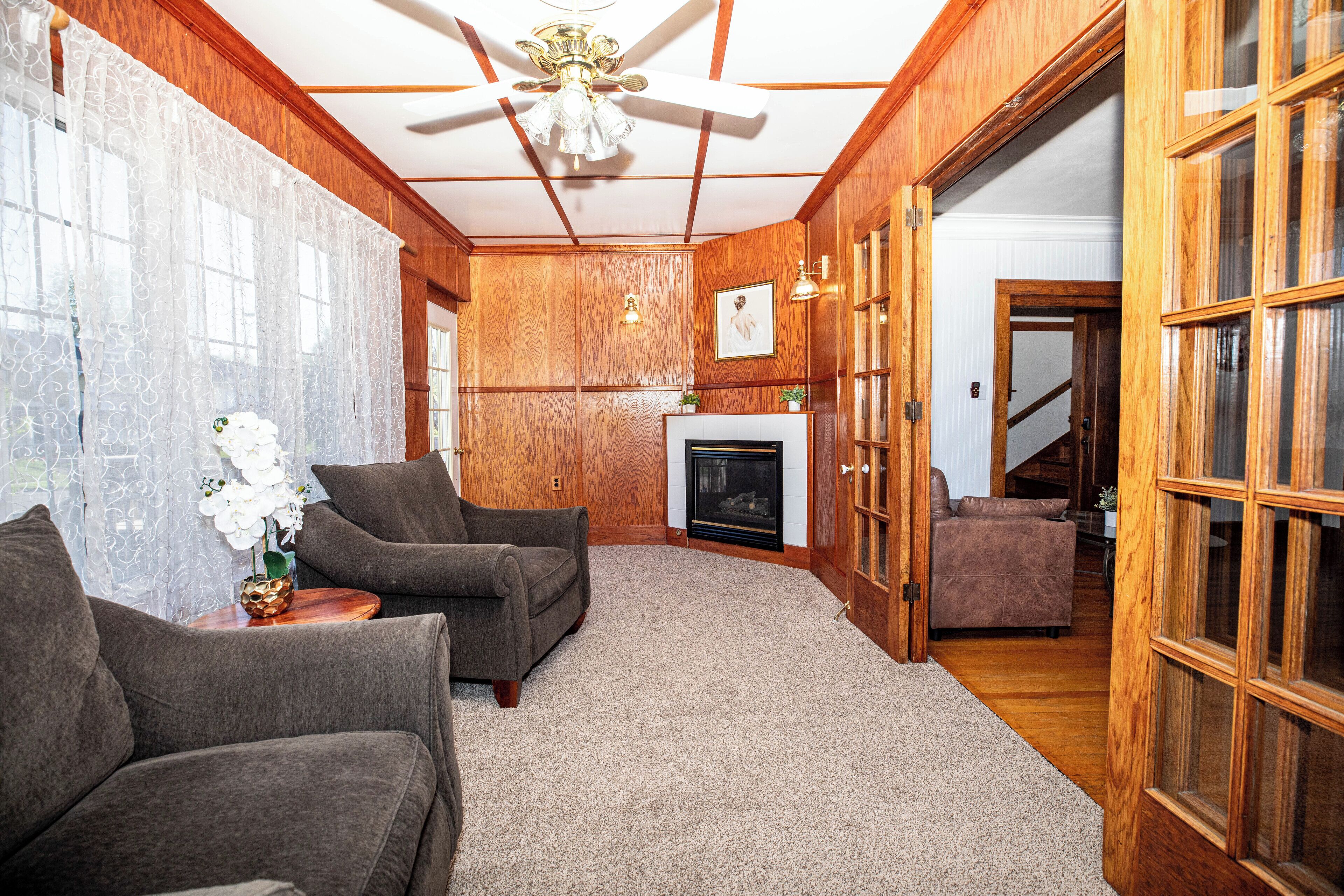 Smart-TV, Kamin, Arbeitsbereiche