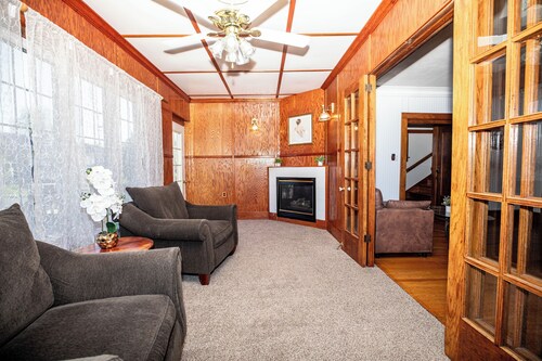 Spacious 5 BDR, 2.5 BATH - Updated & Prime! Lots of Parking! Sleeps up to 16!