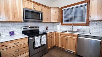 冰箱、微波炉、烤箱、炉灶