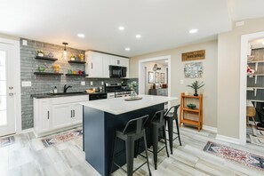 Mikrowelle, Ofen, Herdplatte, Geschirrspüler