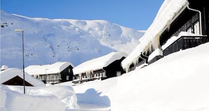 Year-Round Escape â Ski, Hike & Explore Near Trolltunga & Fjords!