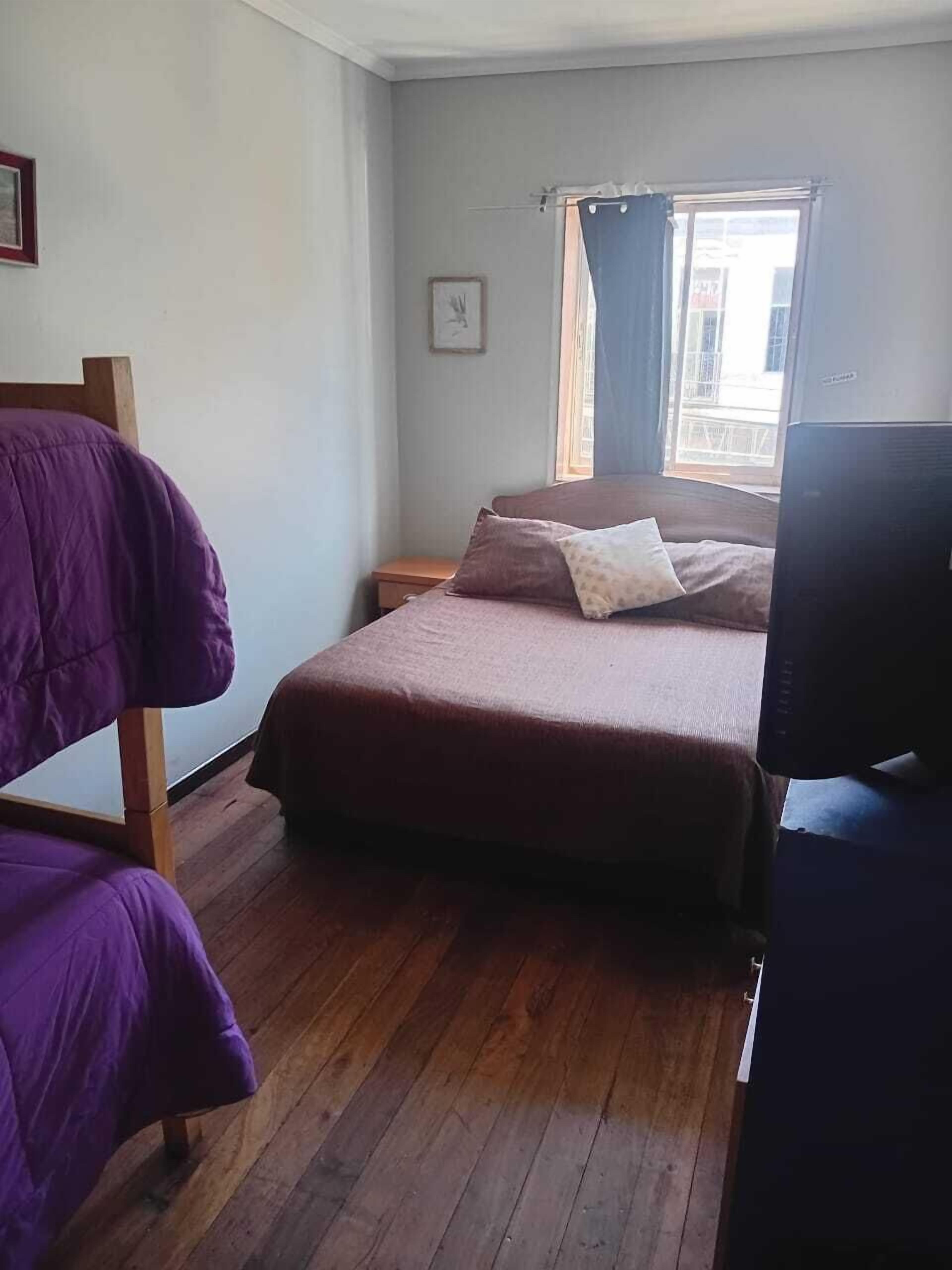 Familie driepersoonskamer, uitzicht op de stad | Gratis wifi, beddengoed