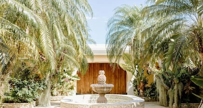 Shoys Beach House - 5 bedroom villa on the Beach!