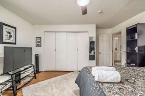 2 室のベッドルーム、アイロン / アイロン台、WiFi