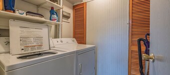 Cozy 2BDR Den Near the Airport