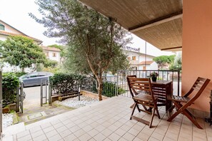 Outdoor dining -  CV012 – Cervia, cozy three-room apartment with garden (Cervia)