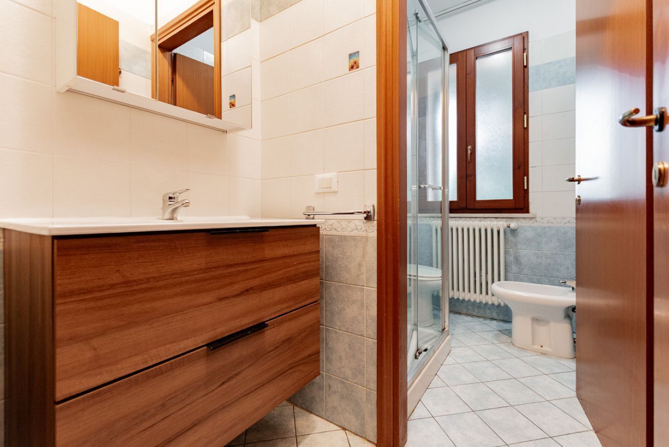 Doccia, bidet, asciugamani
