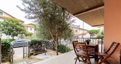 CV012 – Cervia, cozy three-room apartment with garden